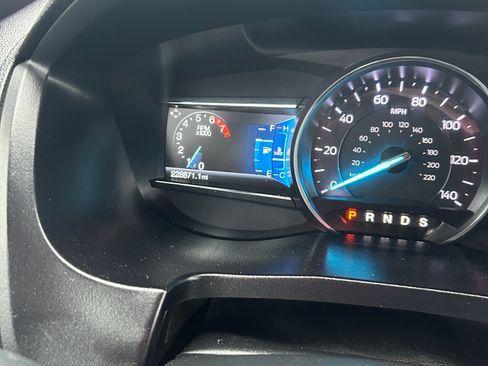 Used 2019 Ford Explorer XLT w/ Equipment Group 201A image 8