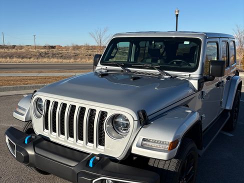 Used 2022 Jeep Wrangler Unlimited Sahara w/ Cold Weather Group image 4