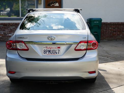 Used 2012 Toyota Corolla LE w/ Preferred Accessory Pkg FWD image 8