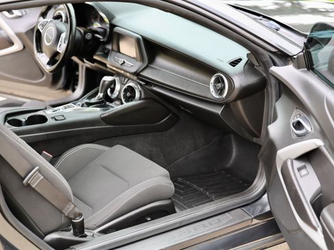 Used 2018 Chevrolet Camaro LT RWD image 6