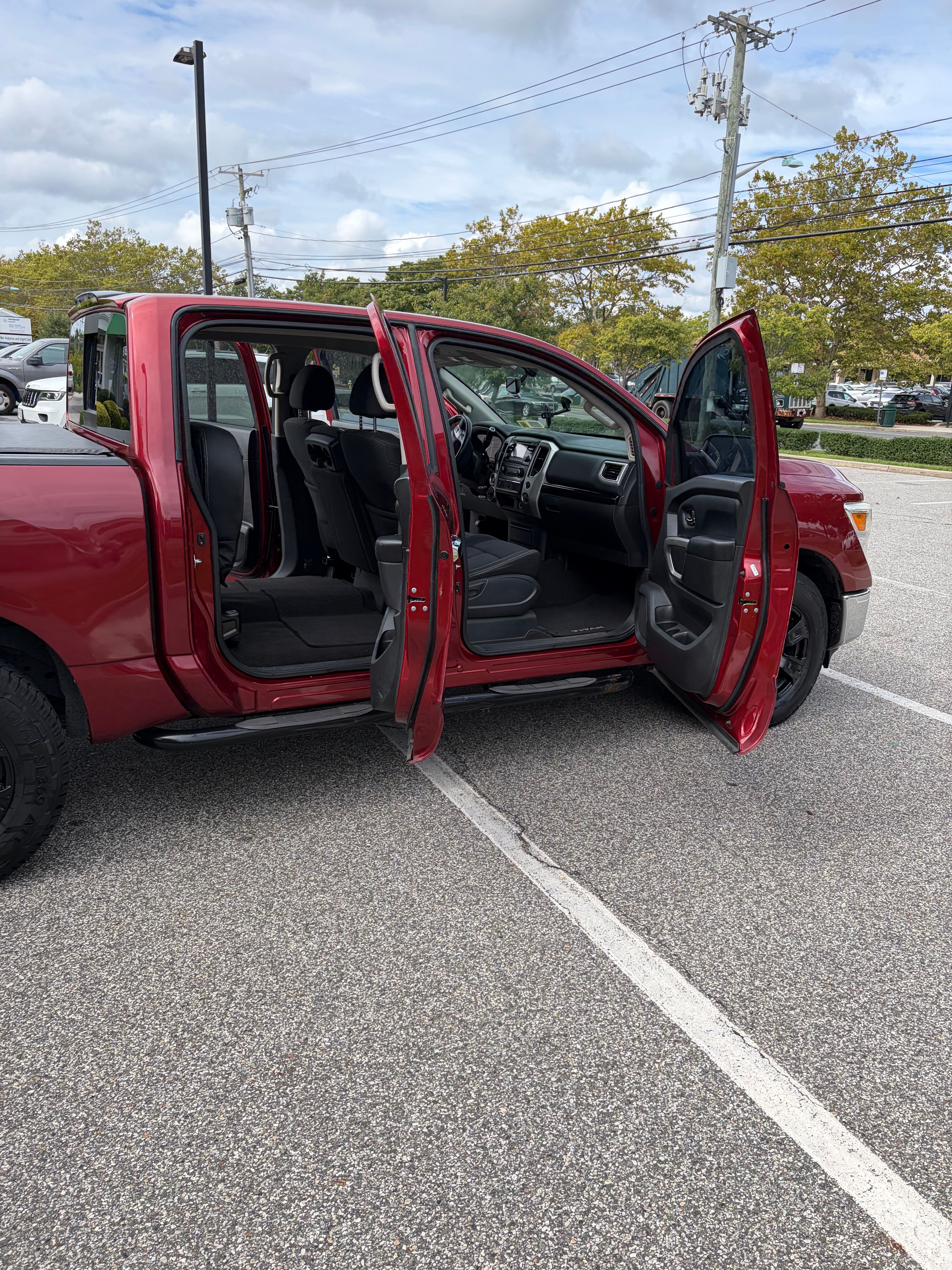 Used 2017 Nissan Titan SV AWD/4WD image 22