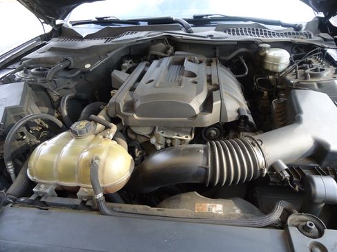 Used 2017 Ford Mustang Premium image 28