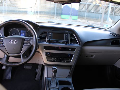 Used 2015 Hyundai Sonata Sport w/ Option Group 03 image 9