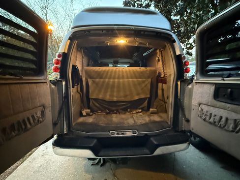 Used 2004 Chevrolet Express 1500 image 13