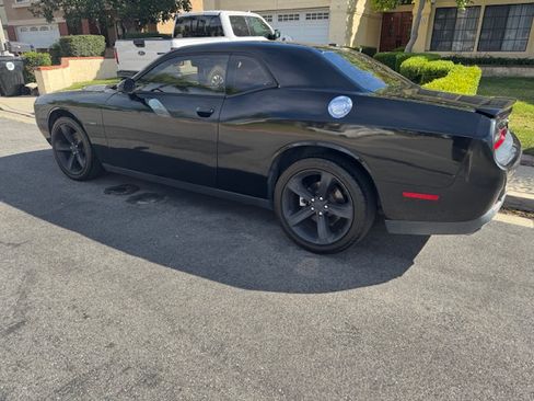 Used 2017 Dodge Challenger R/T image 5