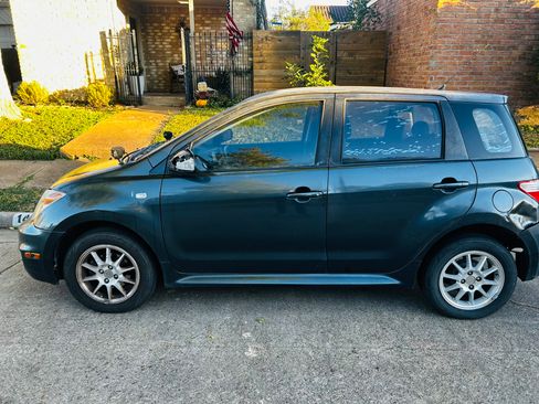 Used 2006 Scion xA Hatchback 4D image 4