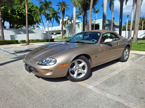 Used 2000 Jaguar XK8 Convertible image 6