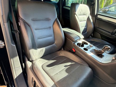 Used 2017 Volkswagen Touareg Wolfsburg Edition image 23