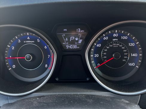Used 2015 Hyundai Elantra SE FWD image 1