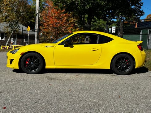 Used 2017 Subaru BRZ Series.Yellow RWD image 2