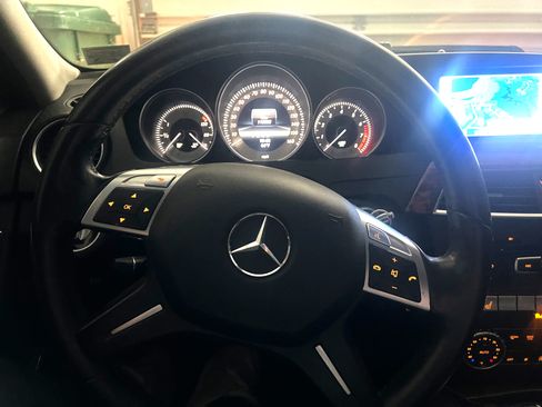 Used 2013 Mercedes-Benz C 300 4MATIC Sedan image 4