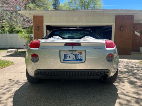 Used 2007 Pontiac Solstice Convertible w/ Premium Package RWD image 5