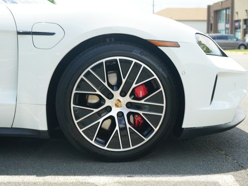 Used 2025 Porsche Taycan 4S AWD/4WD image 9