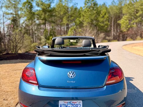 Used 2019 Volkswagen Beetle 2.0T SE image 2