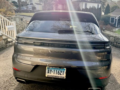 Used 2025 Porsche Cayenne image 6