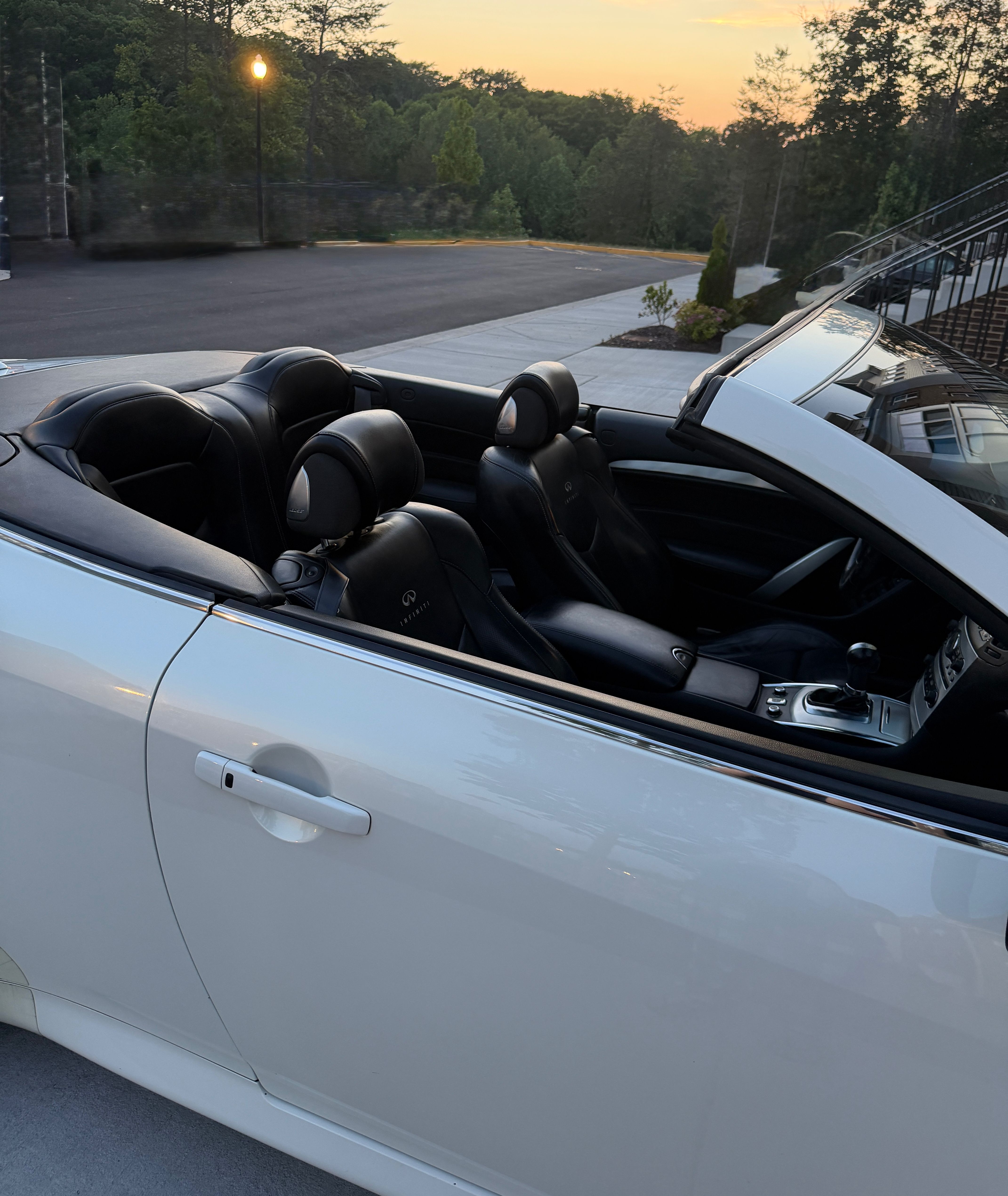 Used 2010 INFINITI G37 Convertible w/ Premium Pkg RWD image 24