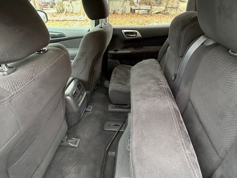 Used 2014 Nissan Pathfinder SV image 20