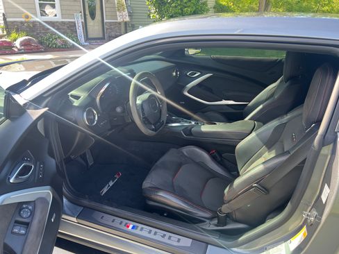 Used 2019 Chevrolet Camaro ZL1 RWD image 8
