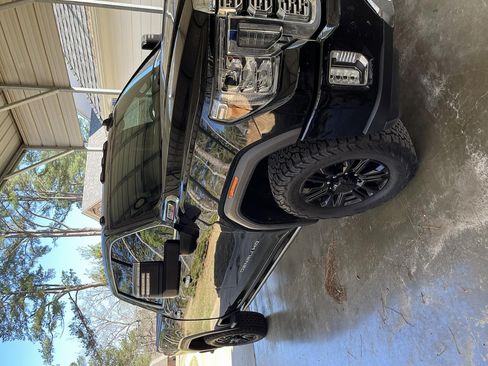 Used 2021 GMC Sierra 2500 Denali w/ Denali Black Diamond Edition image 2