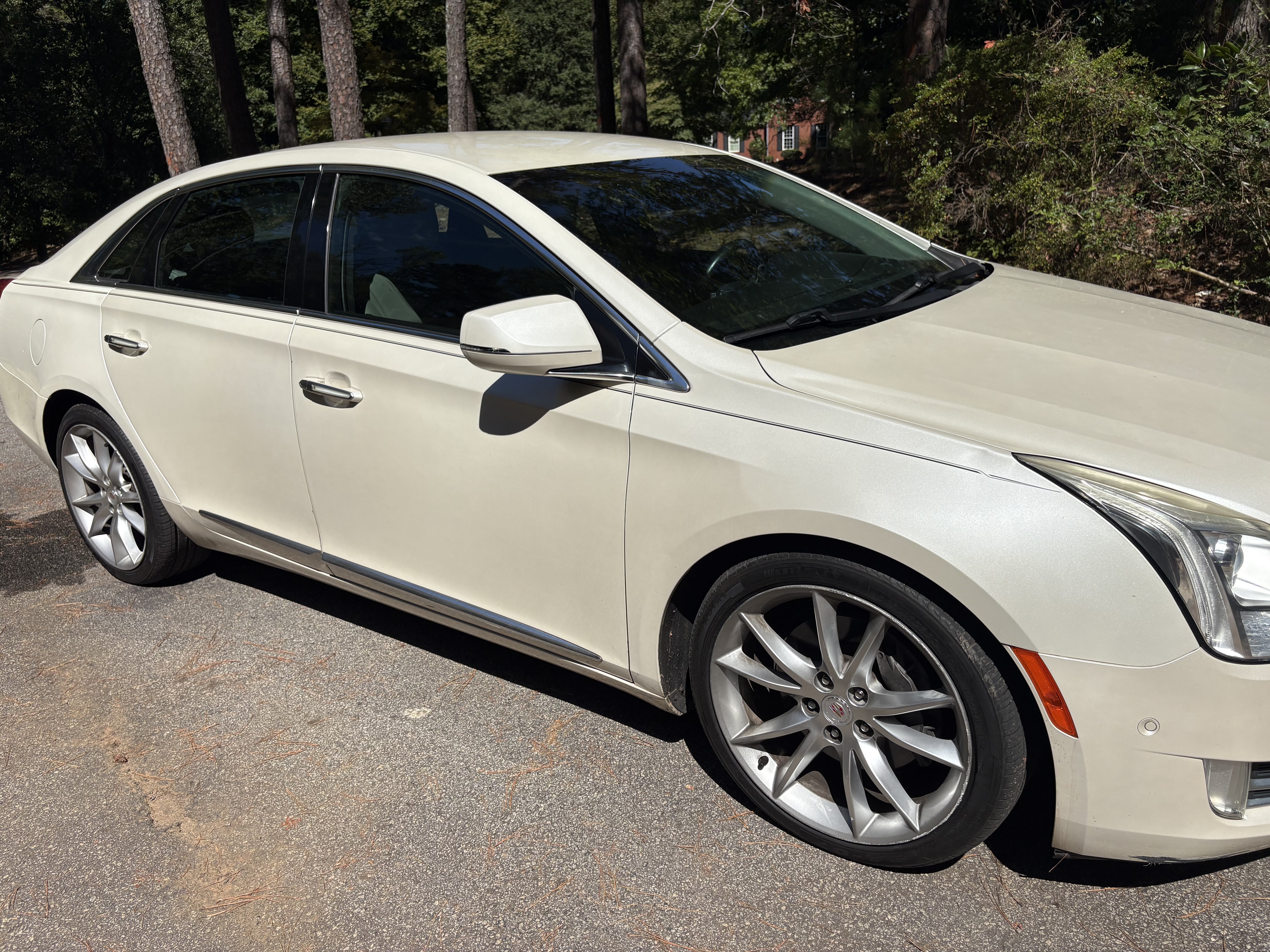 Used 2015 Cadillac XTS Premium FWD image 1