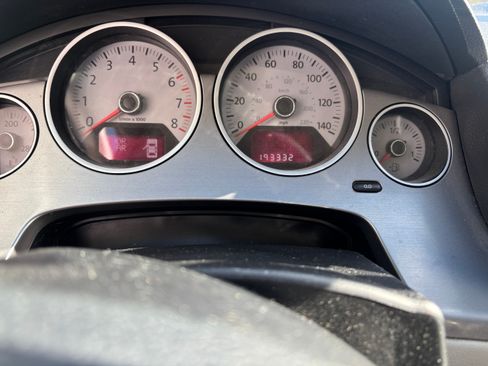 Used 2013 Volkswagen Routan SE image 5