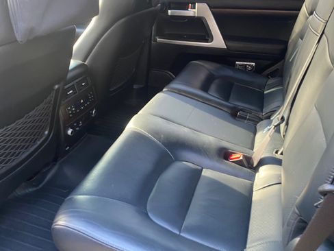 Used 2017 Toyota Land Cruiser image 6