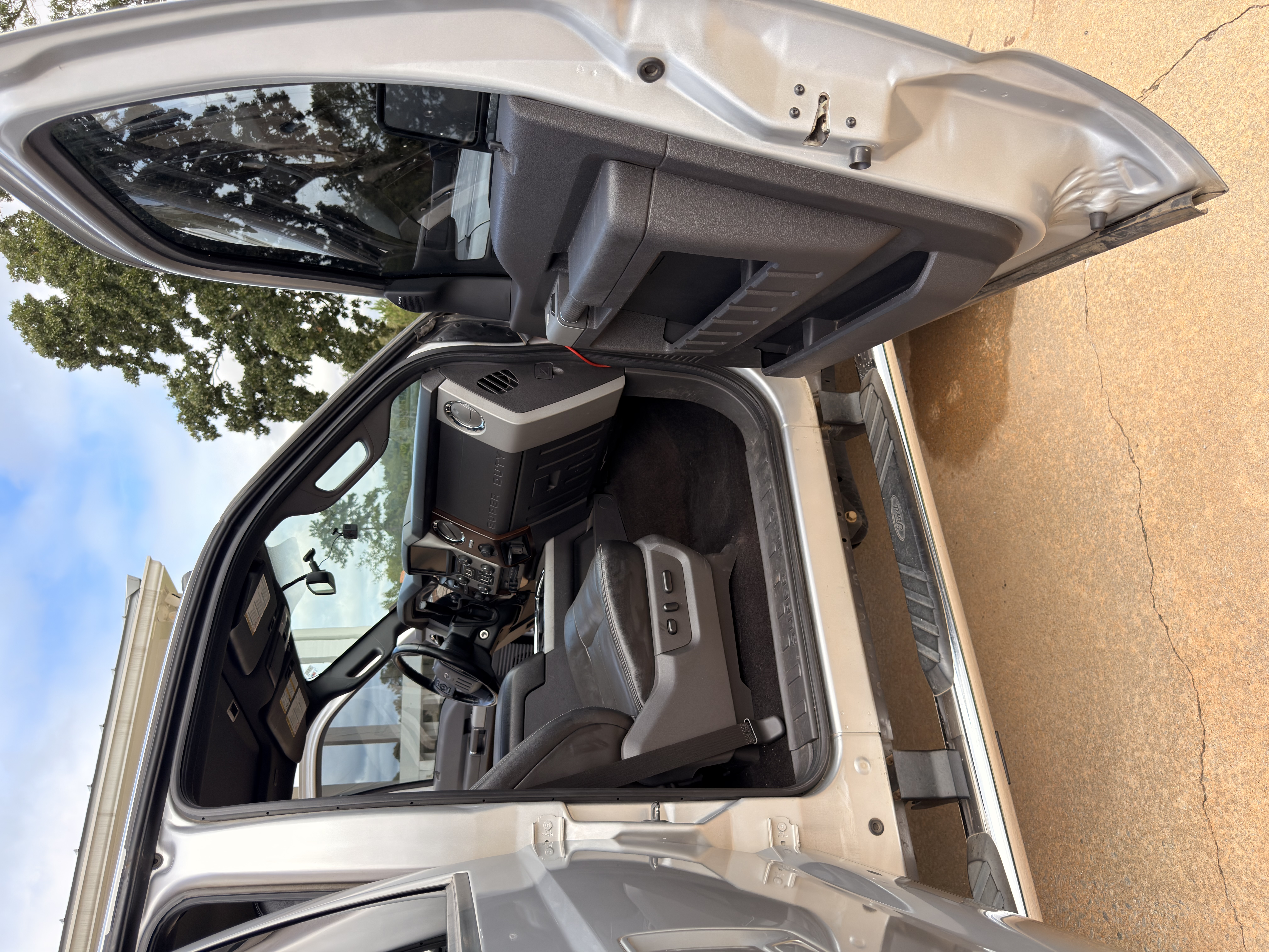 Used 2014 Ford F250 Lariat w/ Lariat Ultimate Package AWD/4WD image 16