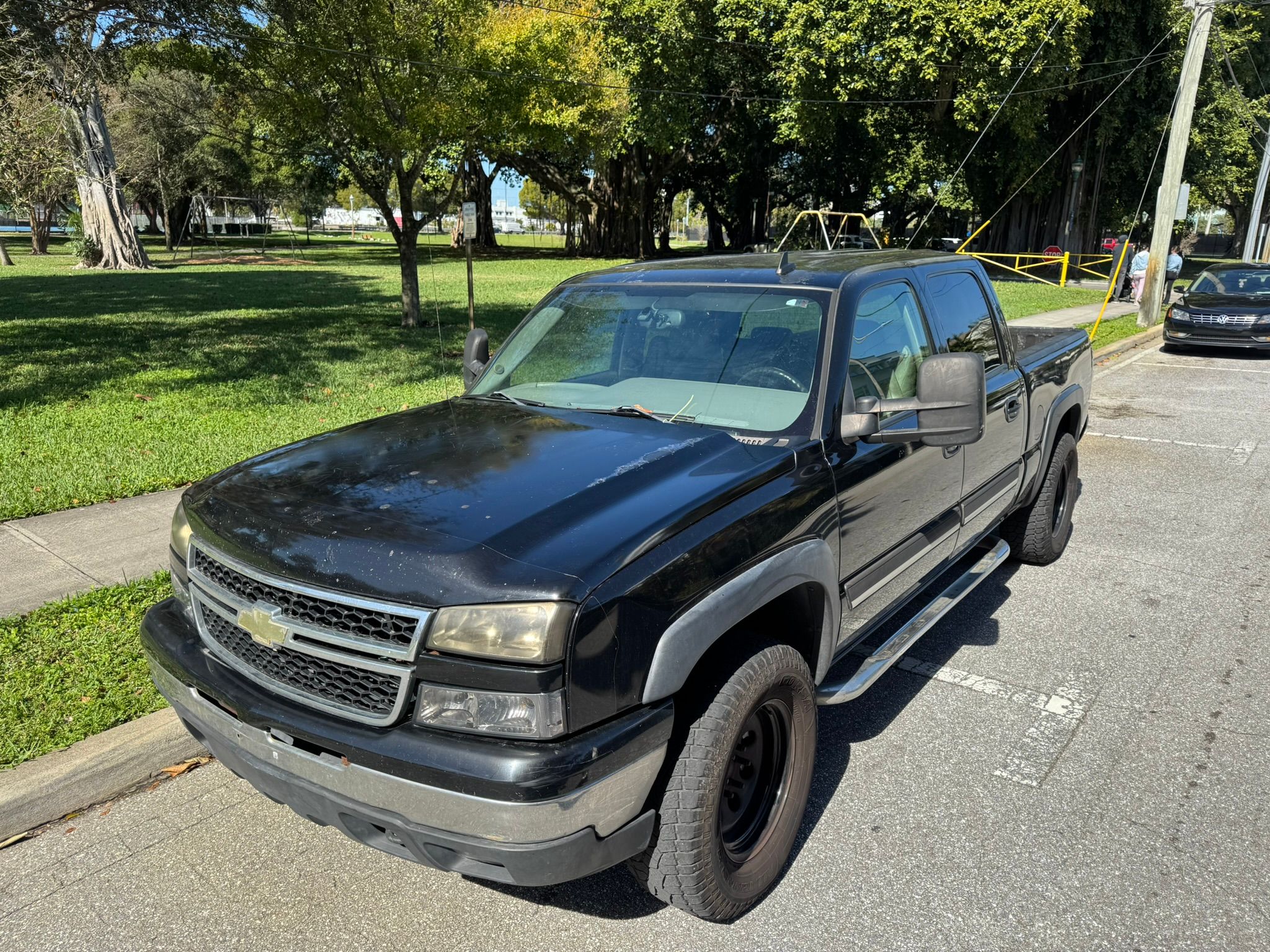 Used 2006 Chevrolet Silverado 1500 LT w/ Light Duty Power Package AWD/4WD image 2