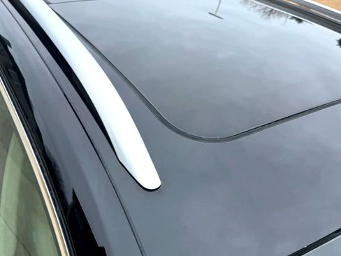 Used 2012 Volkswagen Touareg VR6 image 16