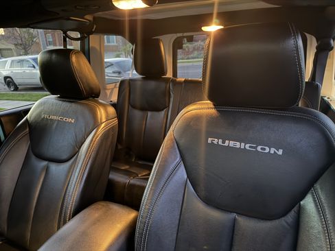 Used 2017 Jeep Wrangler Unlimited Rubicon w/ Connectivity Group image 9