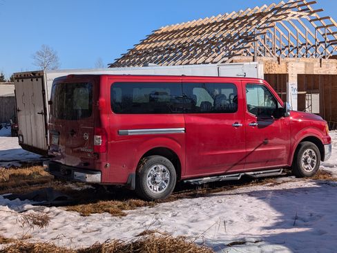 Used 2020 Nissan NV 3500 SL image 4