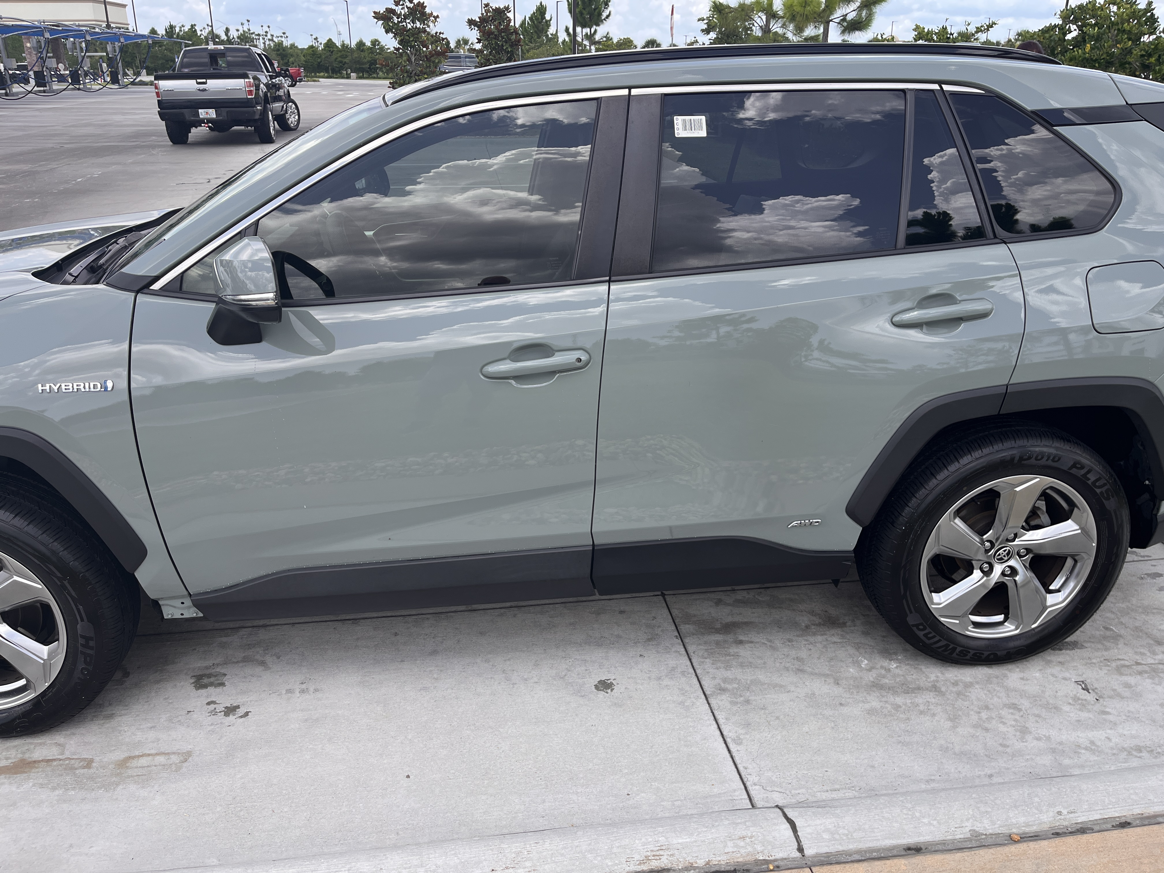 Used 2021 Toyota RAV4 XLE Premium AWD/4WD image 4