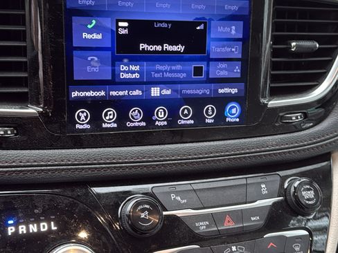 Used 2017 Chrysler Pacifica Limited image 10