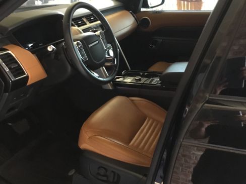 Used 2018 Land Rover Discovery HSE Luxury image 4