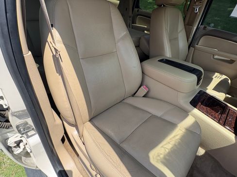 Used 2013 Chevrolet Tahoe LTZ AWD/4WD image 18