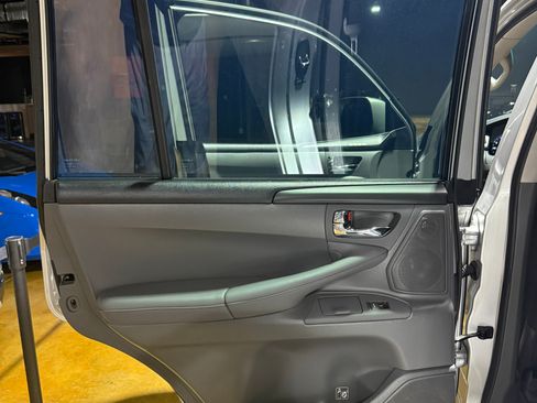 Used 2008 Lexus LX 570 4WD w/ Technology Pkg image 17