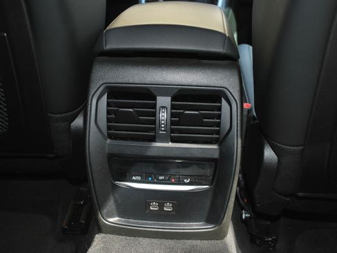 Used 2023 BMW 330e 330e Sedan 4D w/ M Sport Package image 18