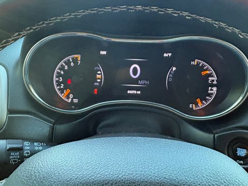 Used 2017 Jeep Grand Cherokee Limited image 17