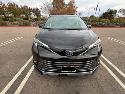 Used 2022 Toyota Sienna Platinum