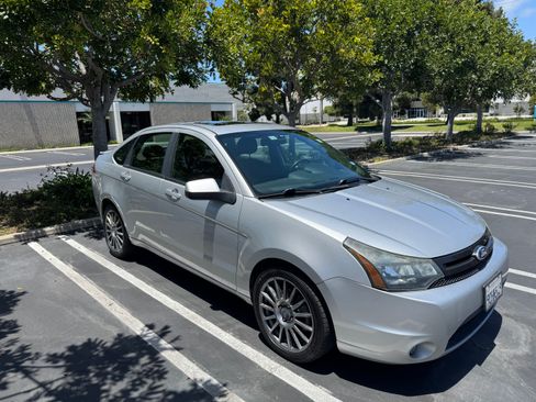 Used 2011 Ford Focus SES w/ 401A Rapid Spec Order Code FWD image 5