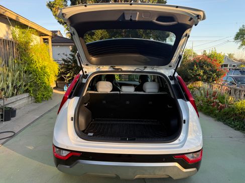 Used 2023 Kia Niro EX Touring image 29