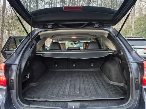 Used 2017 Subaru Outback 2.5i Limited image 11