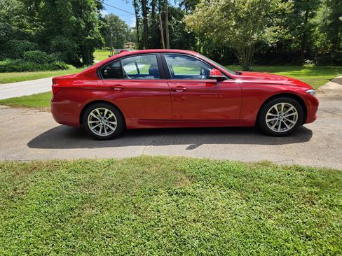 Used 2017 BMW 320i Sedan RWD image 2