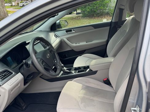 Used 2017 Hyundai Sonata SE FWD image 8