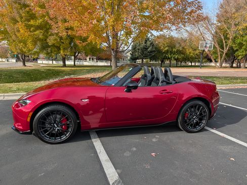 Used 2022 MAZDA MX-5 Miata Club w/ Brembo/BBS Recaro Package image 9