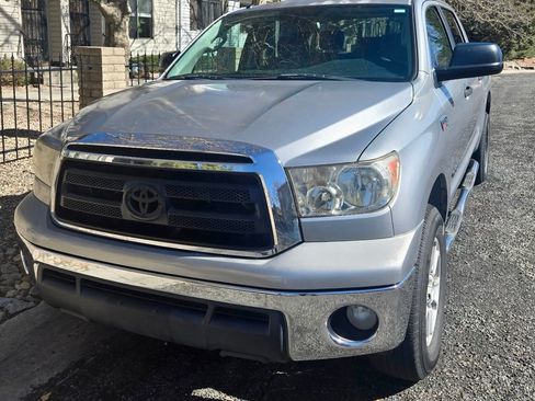 Used 2011 Toyota Tundra 4x4 CrewMax w/ Tow Pkg image 4