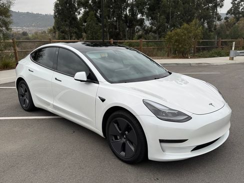 Used 2021 Tesla Model 3 Standard Range Plus image 2