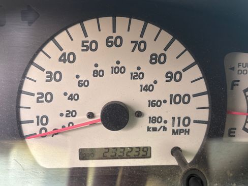 Used 2004 Toyota Tacoma Pickup 2D 6 ft image 9