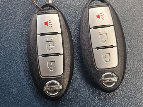 Used 2015 Nissan Rogue SV image 12