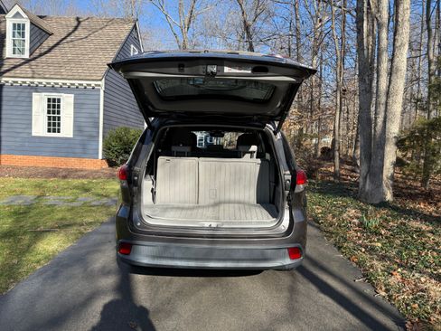 Used 2017 Toyota Highlander XLE image 15